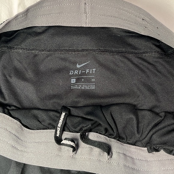 Nike Short Workout Shorts - Picture 3 of 3